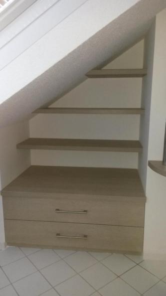 Badmöbel in der Dachschräge mit Schubladen 
